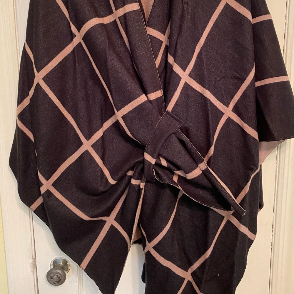 Reversible wrap.
